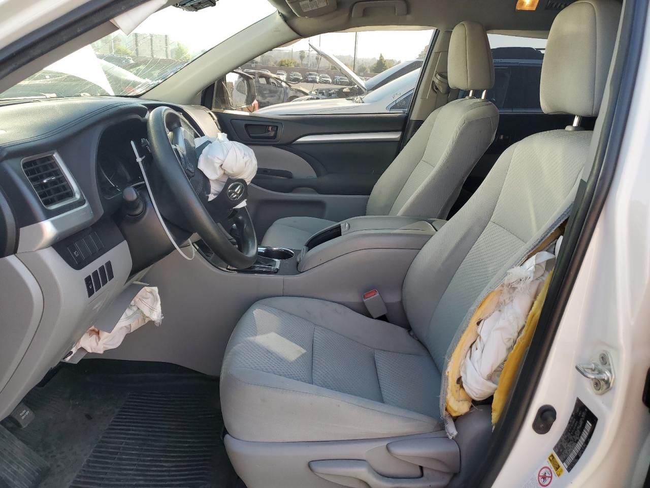 2019 TOYOTA HIGHLANDER LE photo 19