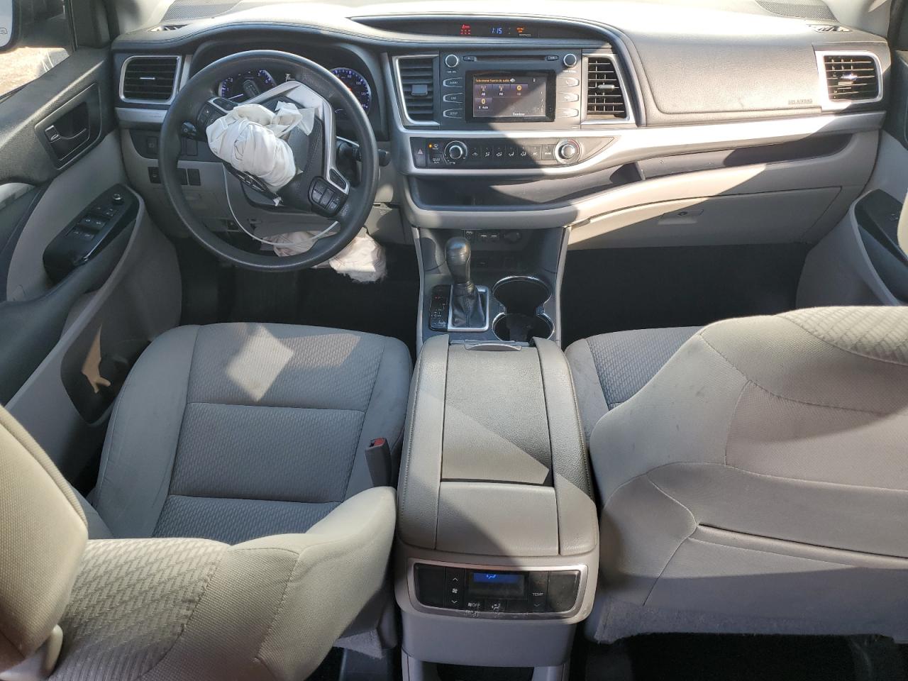 2019 TOYOTA HIGHLANDER LE photo 22