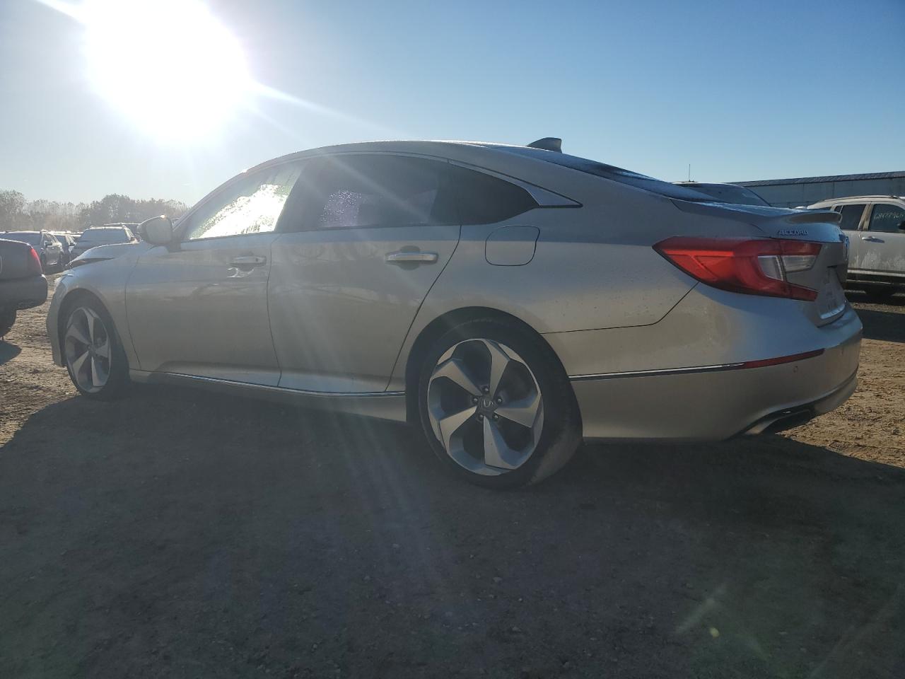 2018 HONDA ACCORD TOURING photo 4