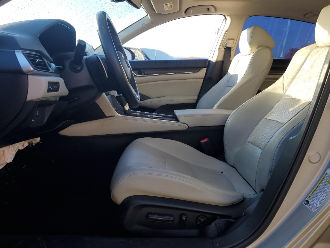 2018 HONDA ACCORD TOURING photo 19