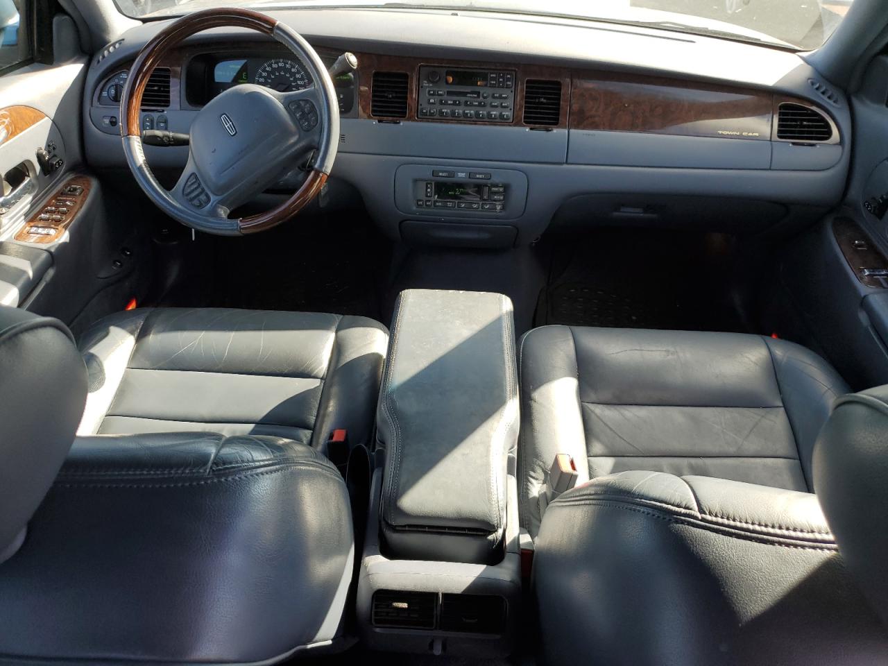 2001 LINCOLN TOWN CAR SIGNATURE photo 15