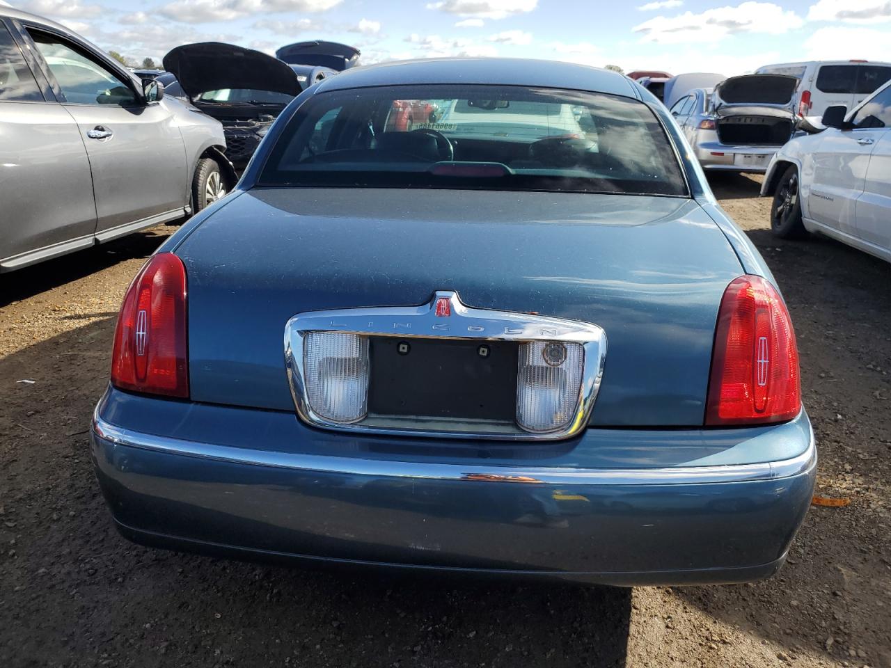 2001 LINCOLN TOWN CAR SIGNATURE photo 11