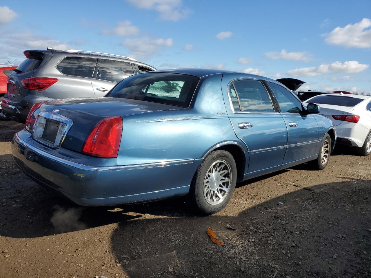 2001 LINCOLN TOWN CAR SIGNATURE photo 5