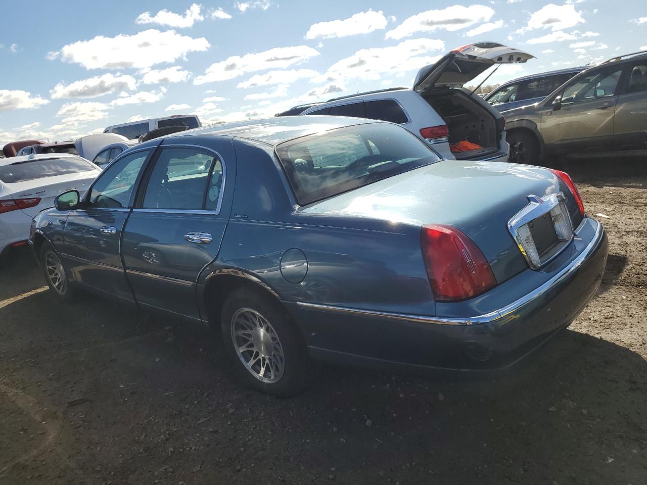 2001 LINCOLN TOWN CAR SIGNATURE photo 3