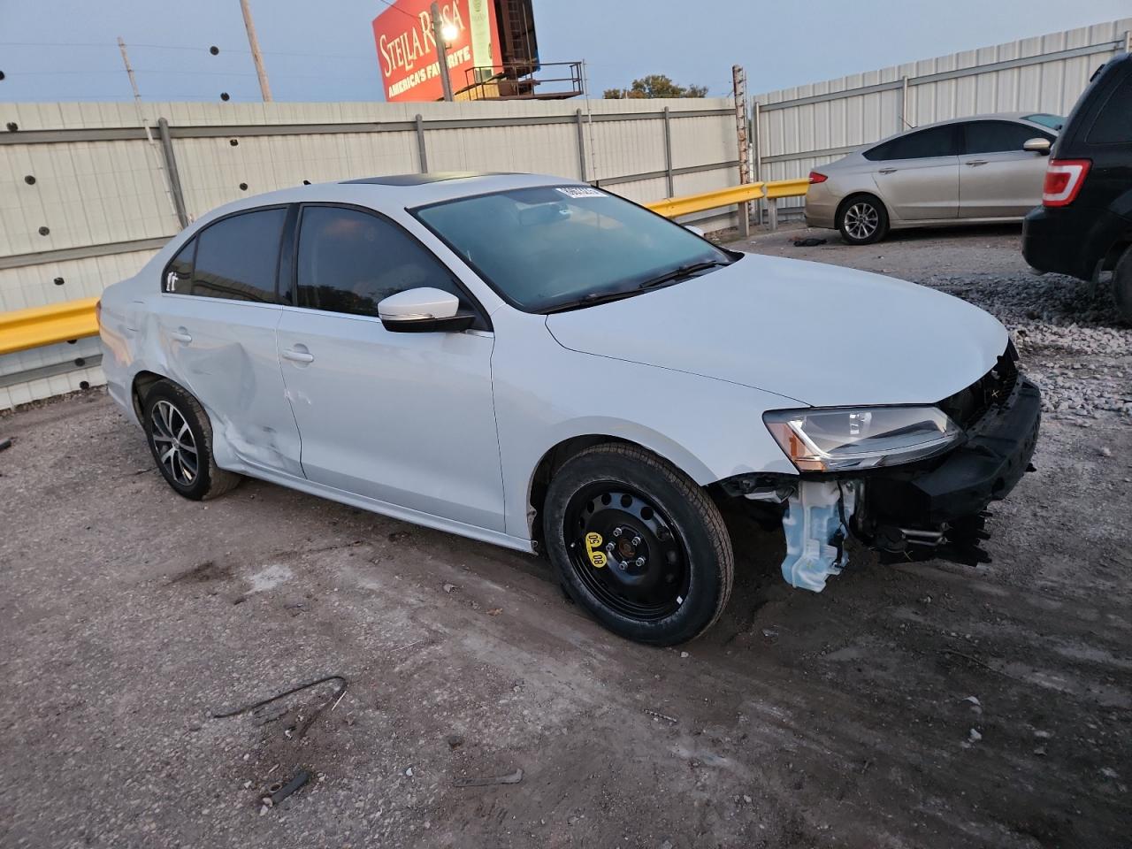 2018 VOLKSWAGEN JETTA SE photo 4