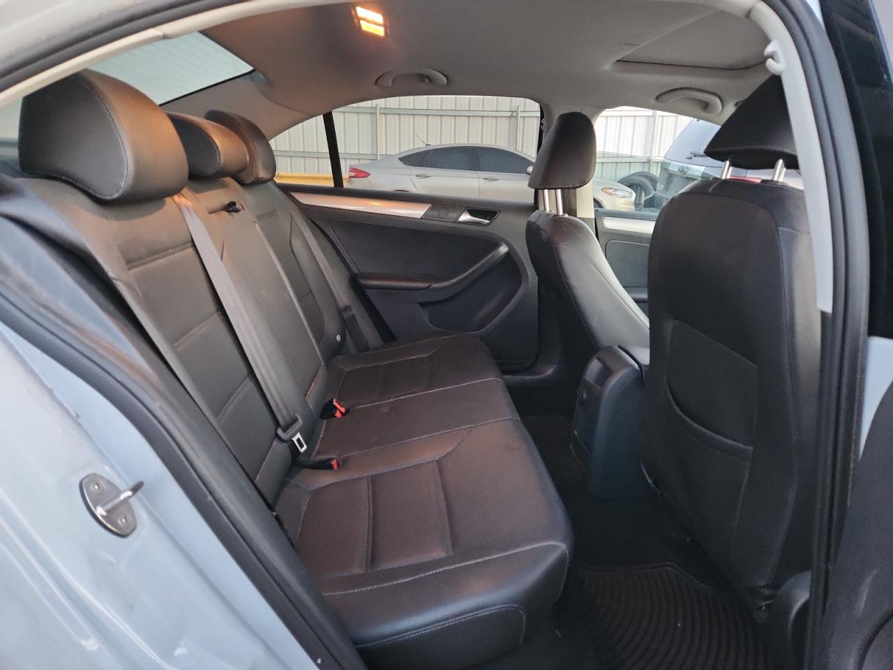 2018 VOLKSWAGEN JETTA SE photo 10