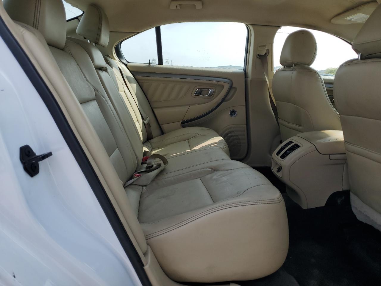 2014 FORD TAURUS SEL photo 19