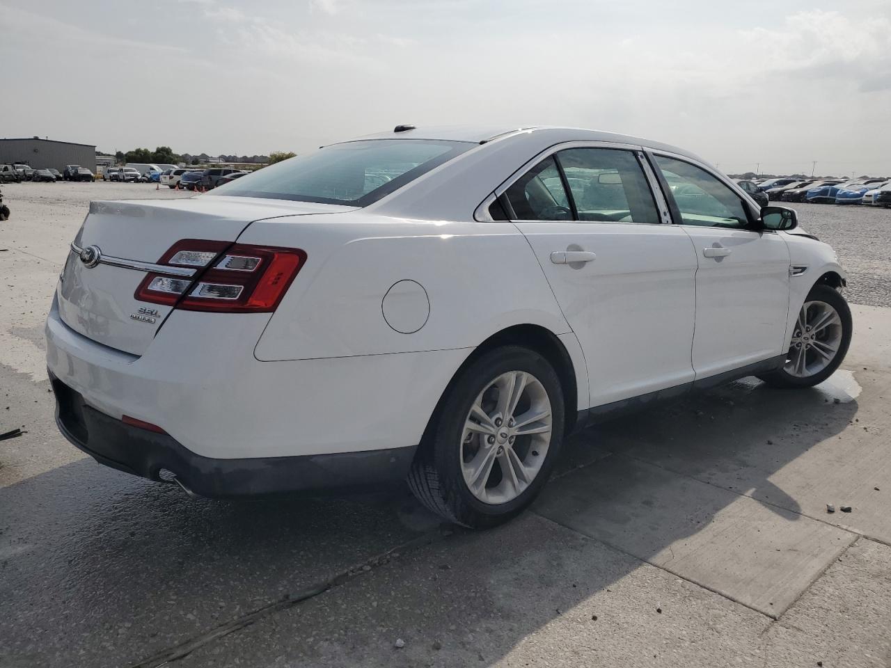 2014 FORD TAURUS SEL photo 5