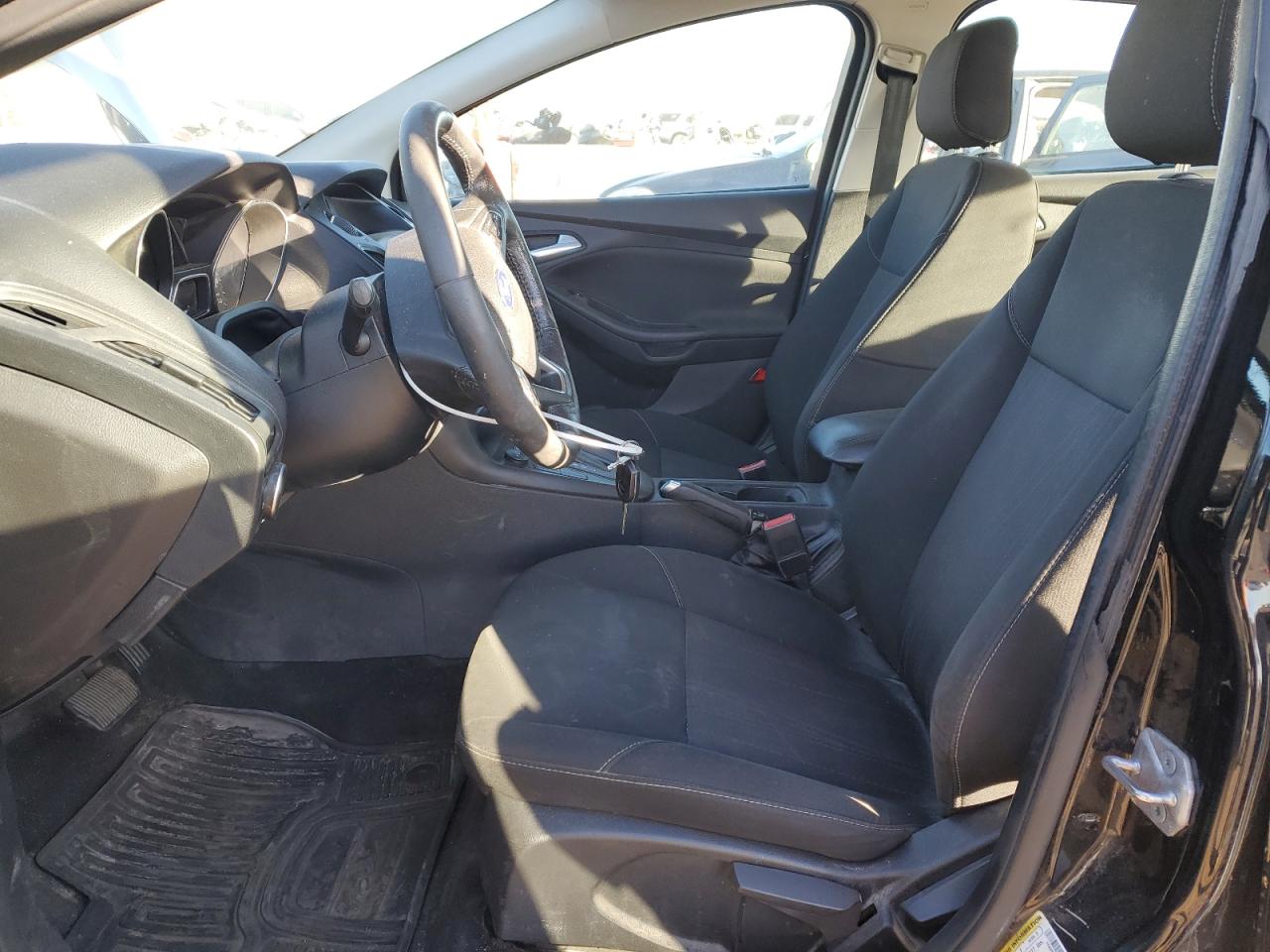 2018 FORD FOCUS SE photo 7