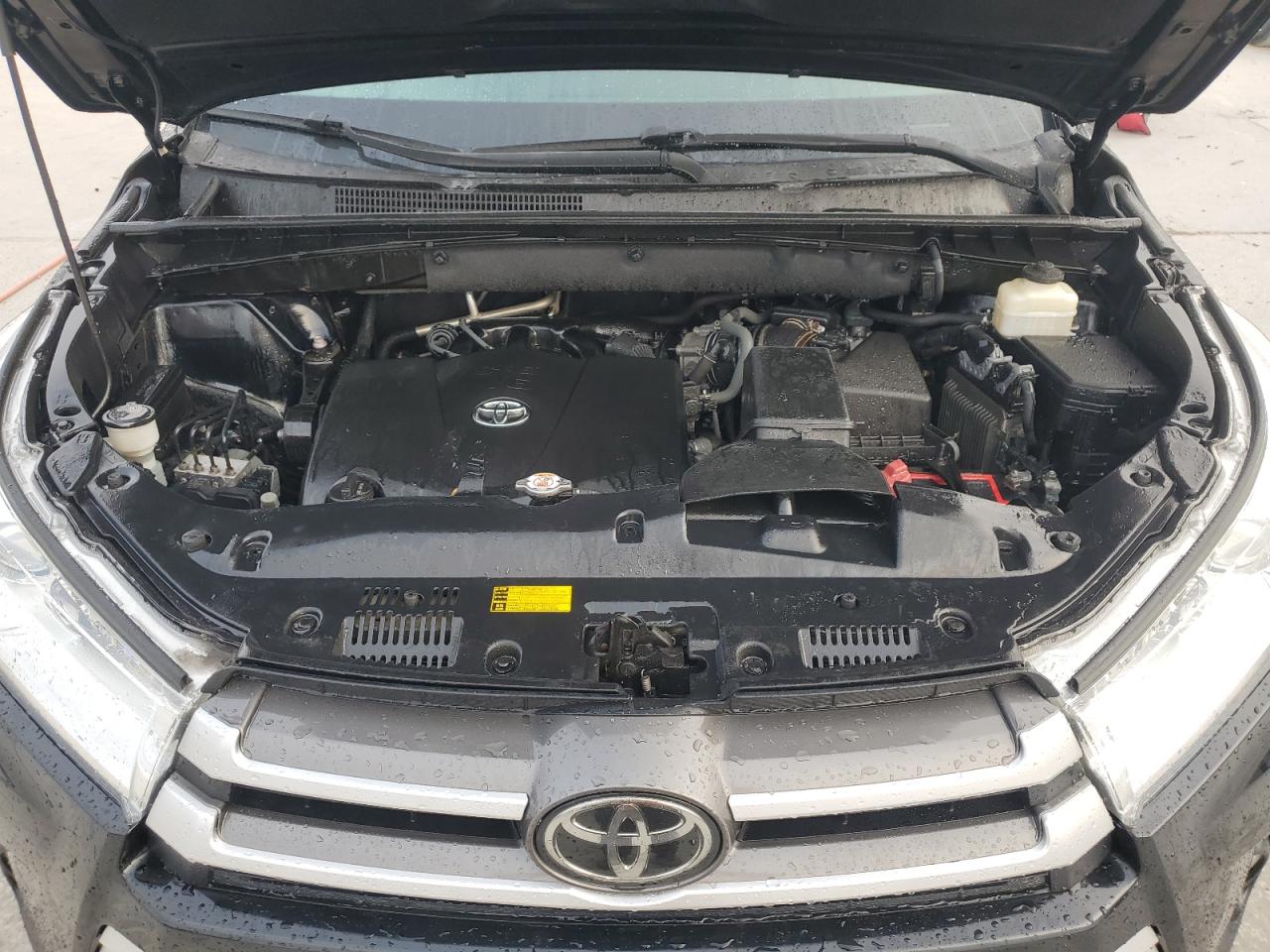 2018 TOYOTA HIGHLANDER XLE photo 12