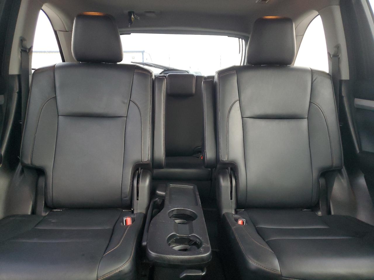 2018 TOYOTA HIGHLANDER XLE photo 10