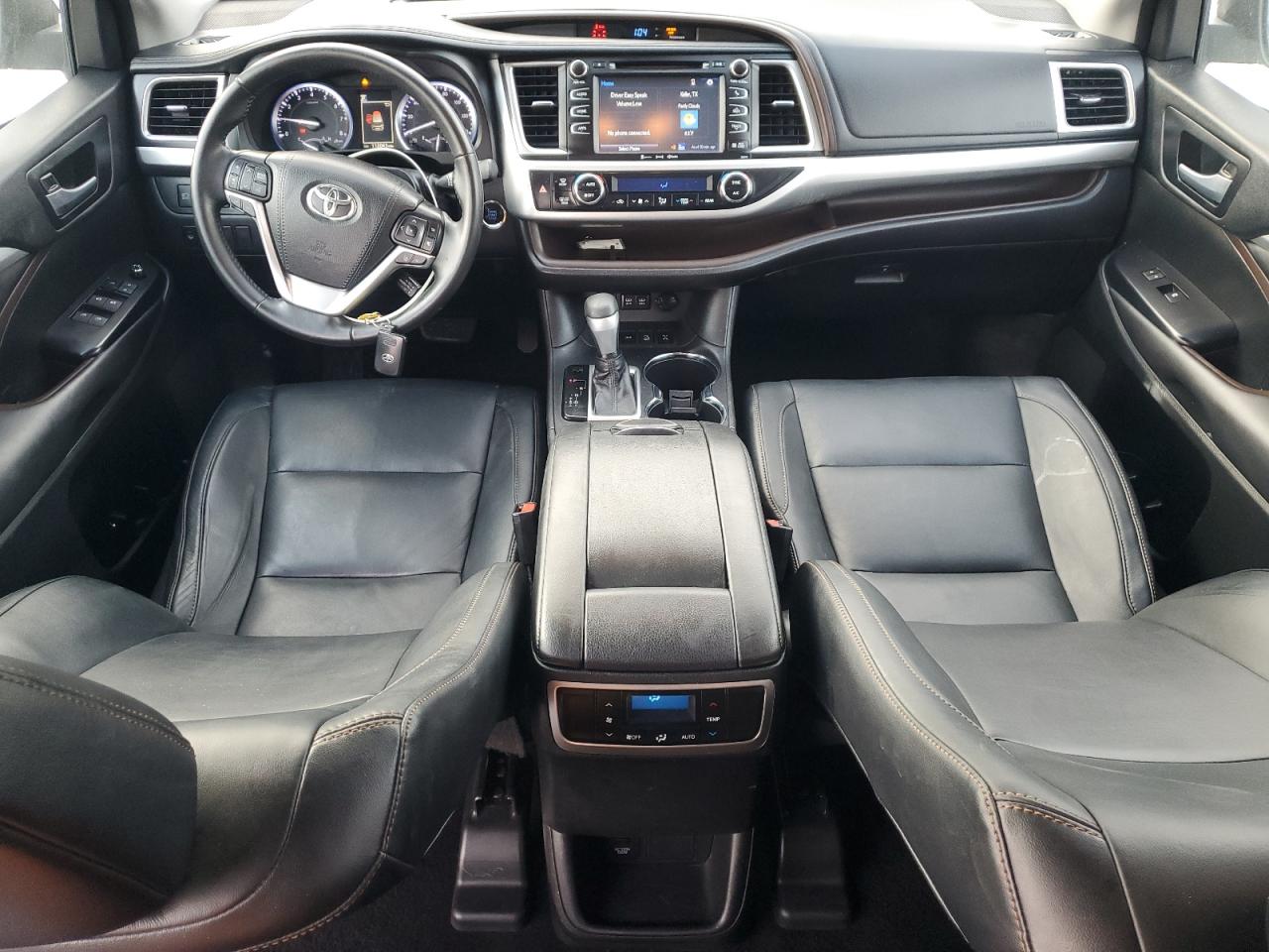 2018 TOYOTA HIGHLANDER XLE photo 8