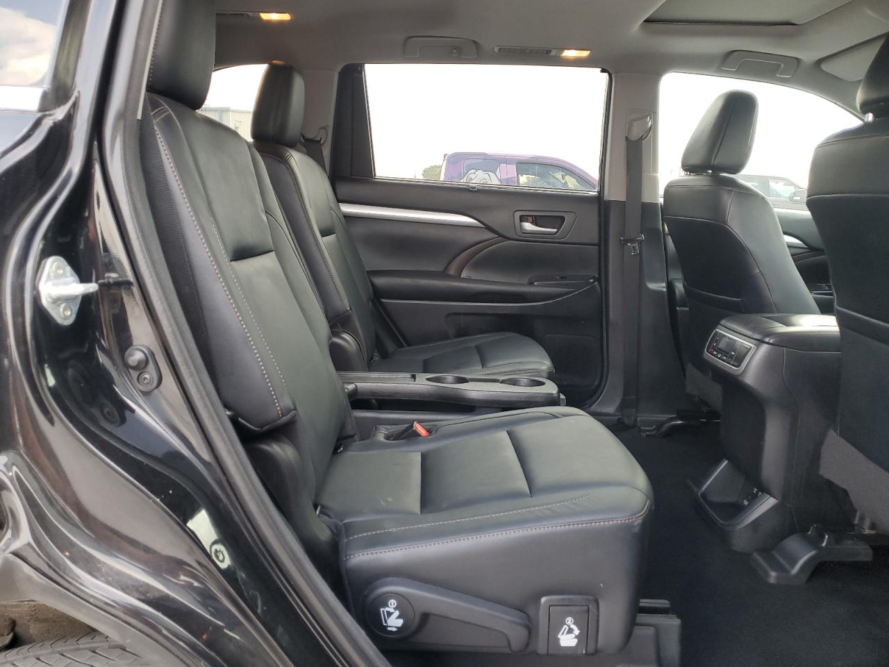 2018 TOYOTA HIGHLANDER XLE photo 11