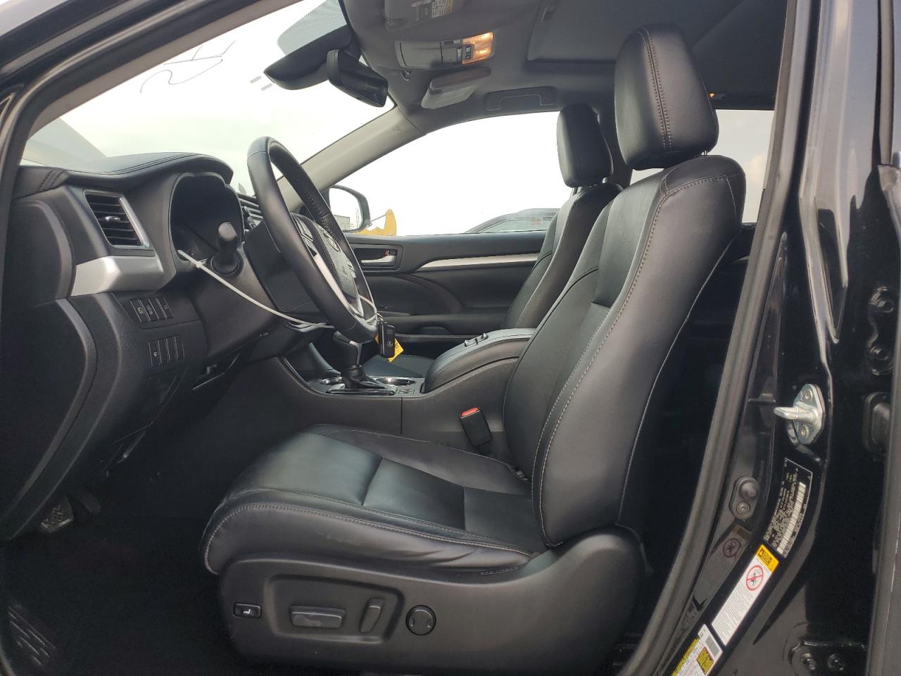 2018 TOYOTA HIGHLANDER XLE photo 7