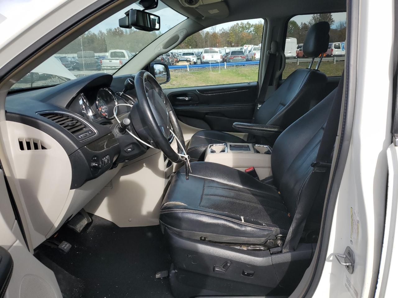 2013 CHRYSLER TOWN & COUNTRY TOURING L photo 13