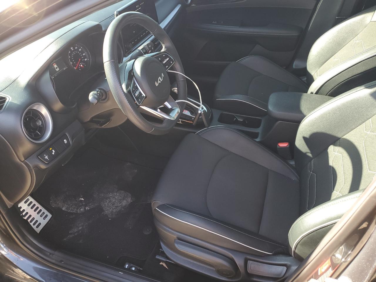 2024 KIA FORTE GT LINE photo 13
