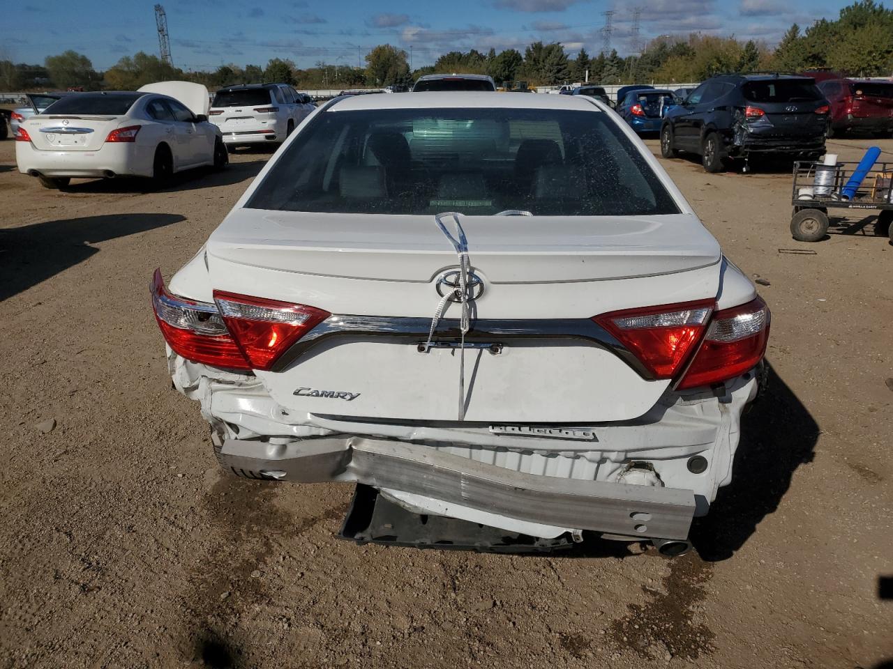 2016 TOYOTA CAMRY SE photo 6