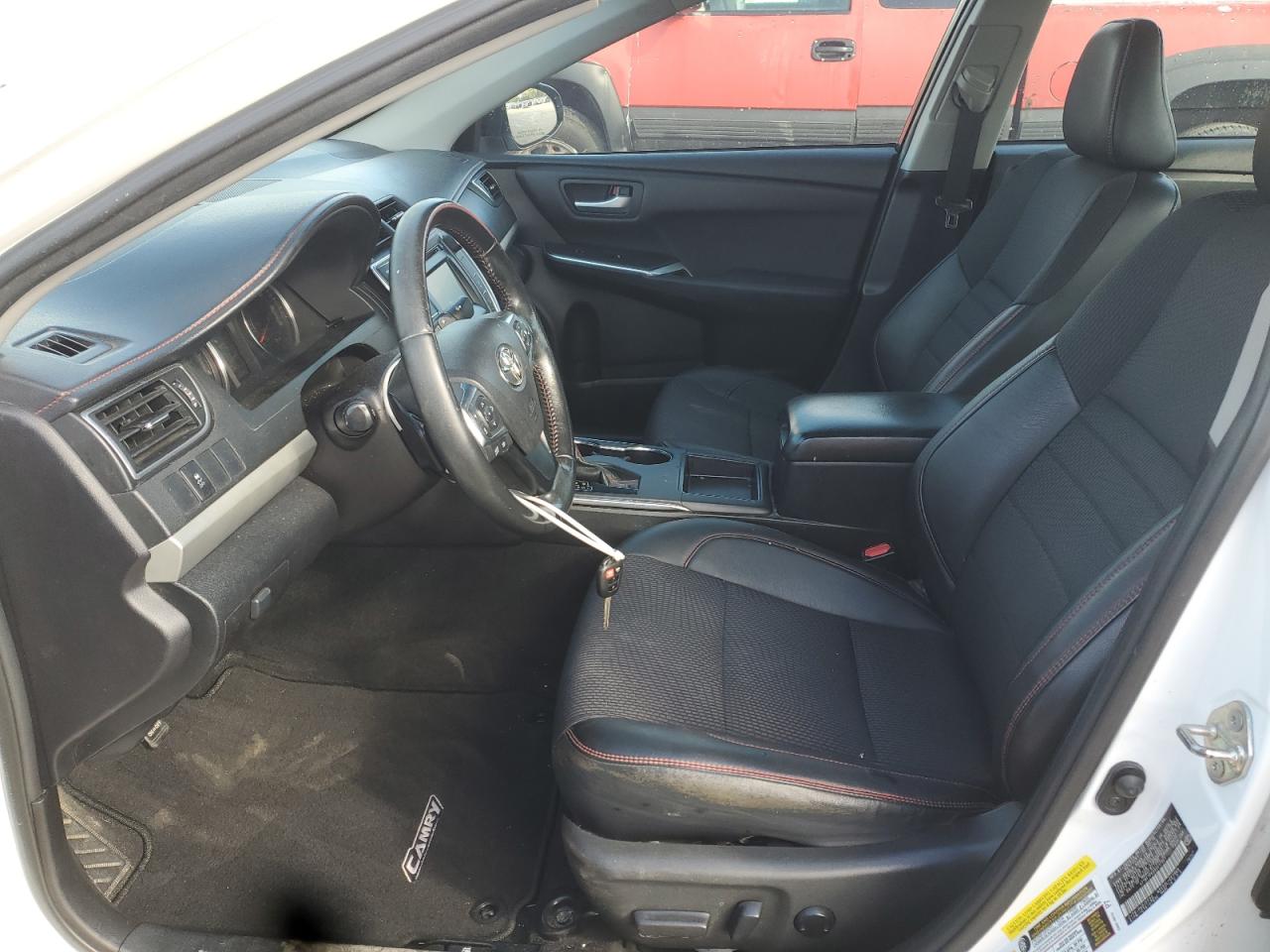 2016 TOYOTA CAMRY SE photo 7