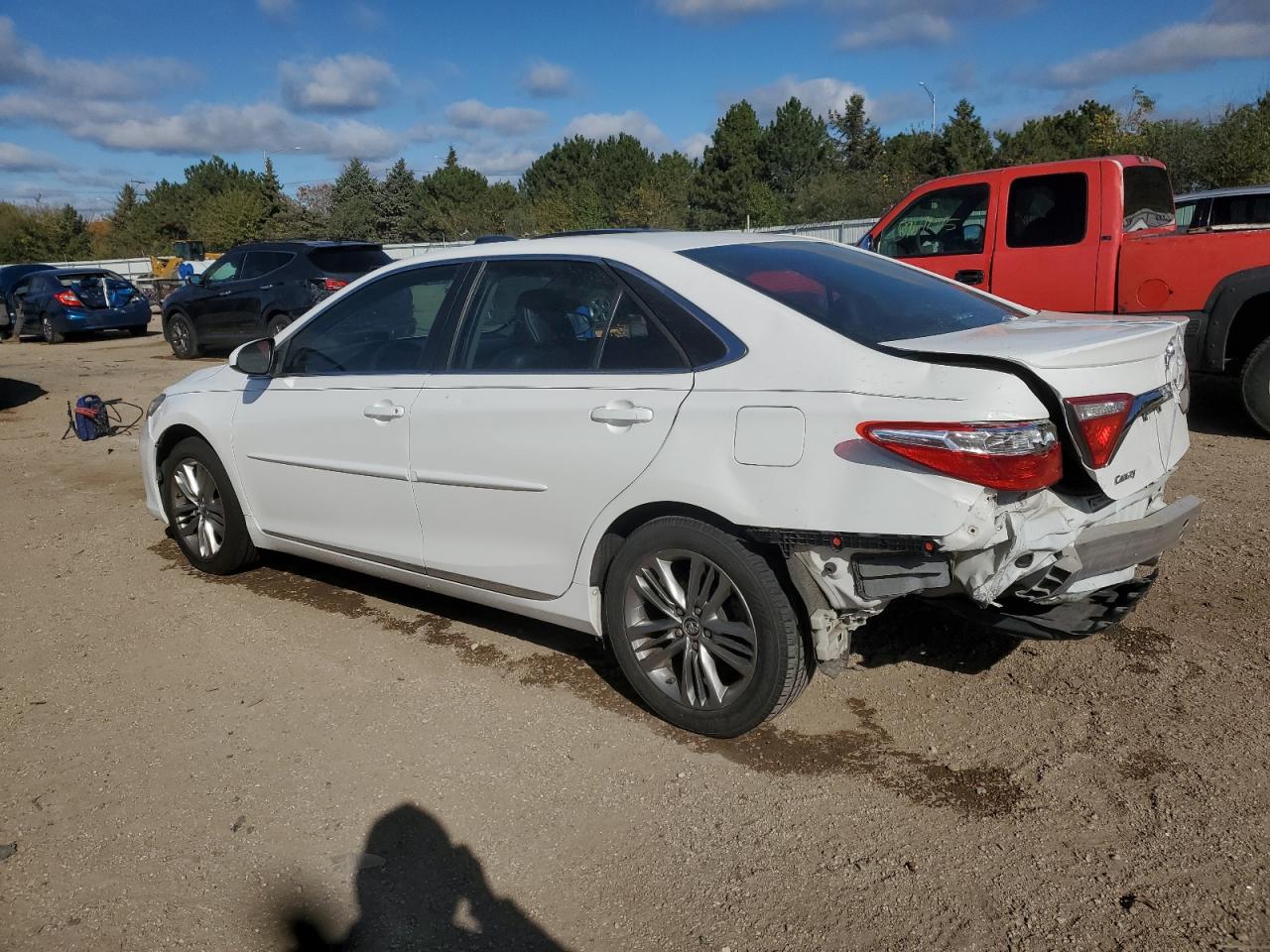 2016 TOYOTA CAMRY SE photo 2