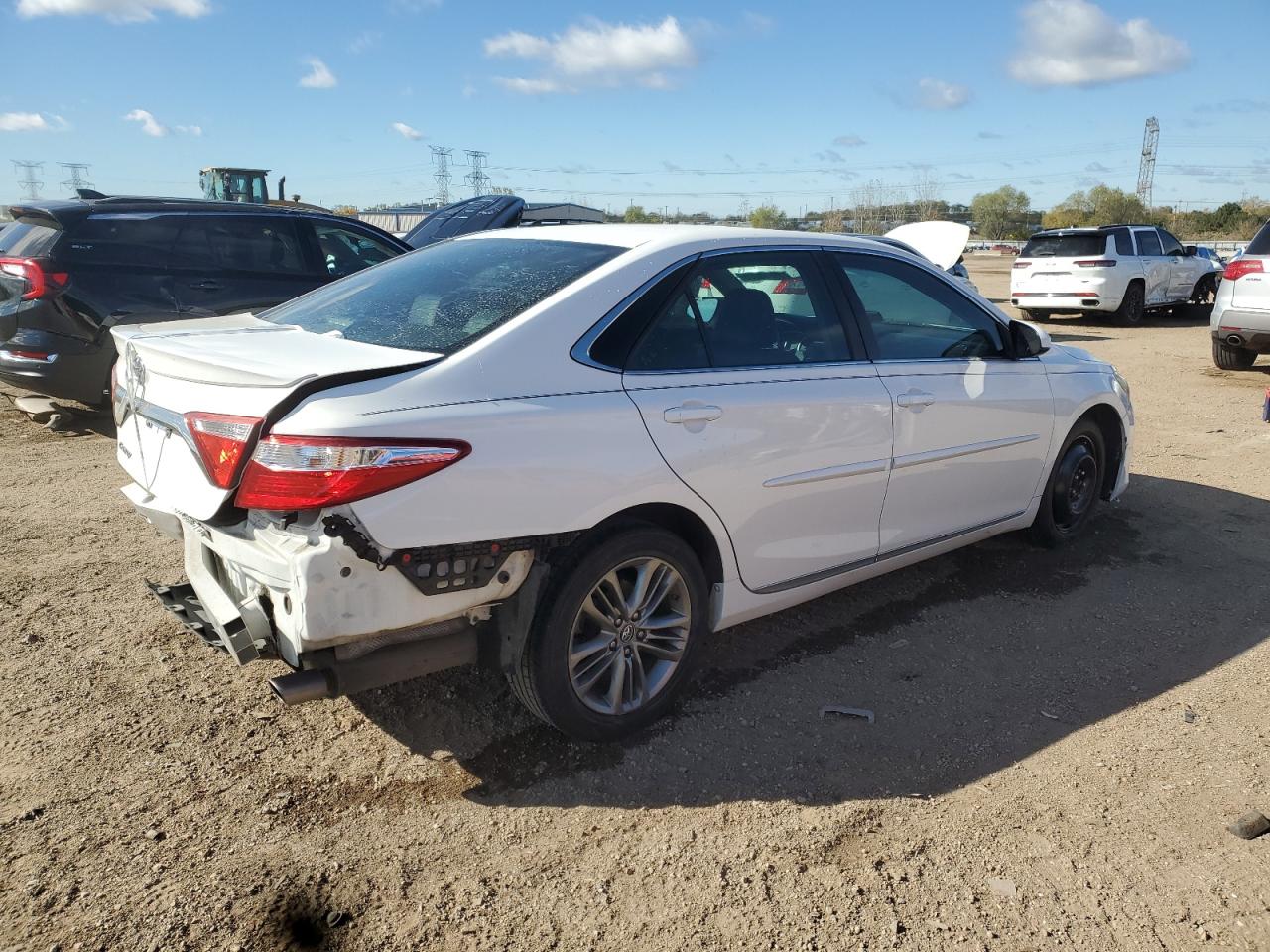 2016 TOYOTA CAMRY SE photo 3
