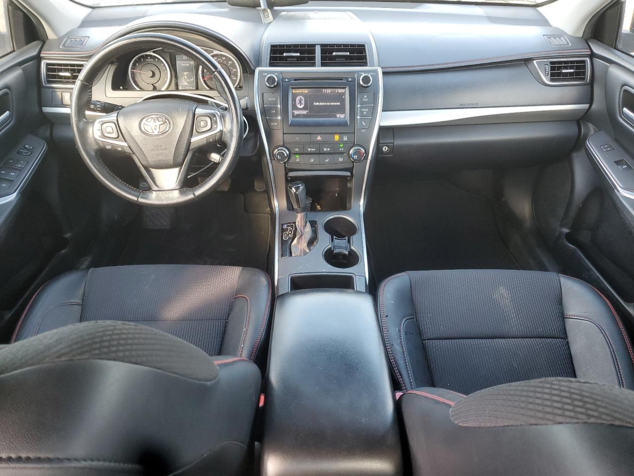 2016 TOYOTA CAMRY SE photo 8