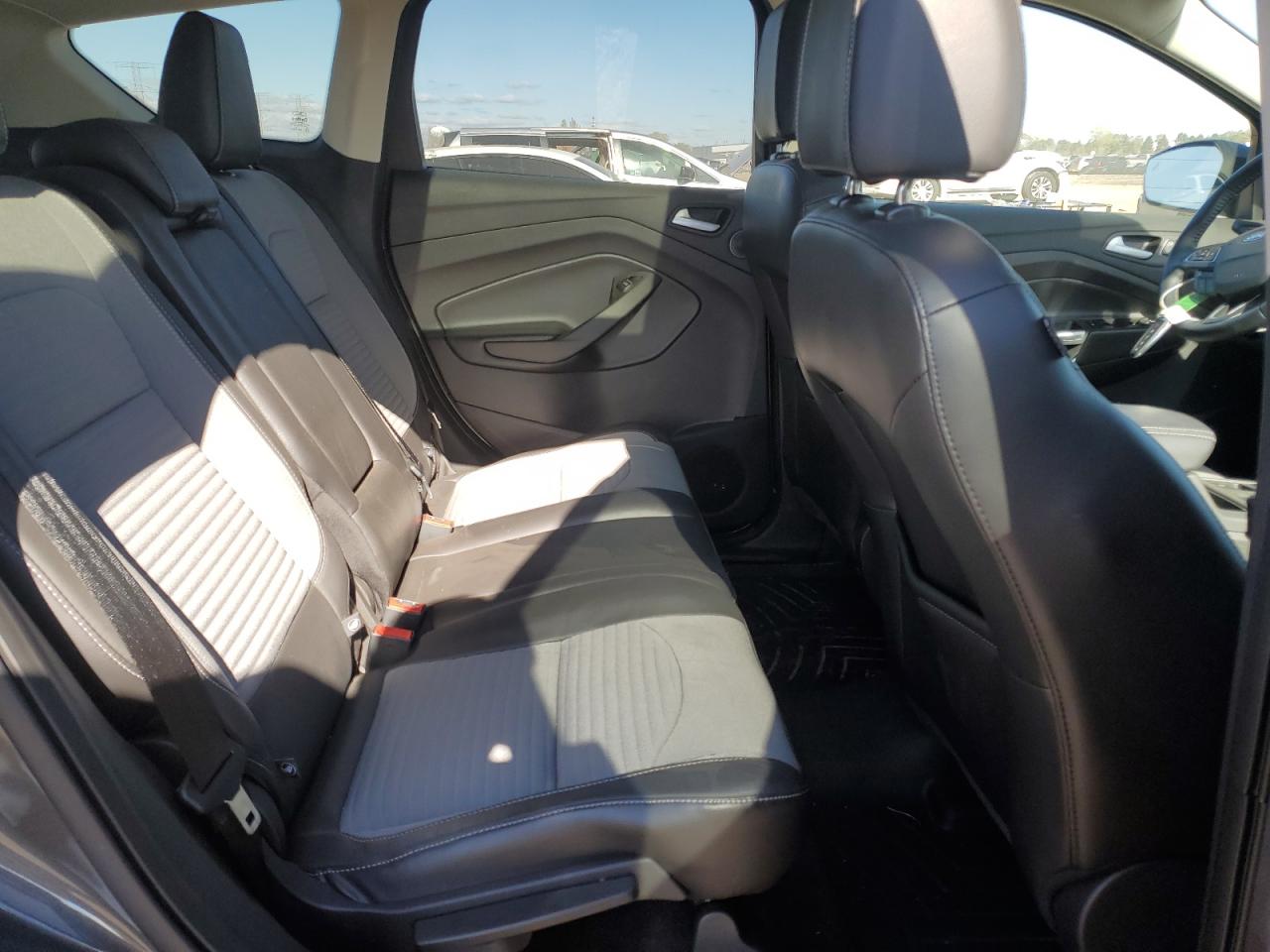 2017 FORD ESCAPE TITANIUM photo 19