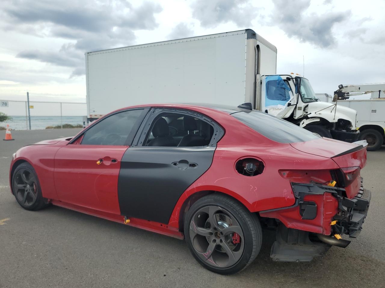 2017 ALFA ROMEO GIULIA photo 2