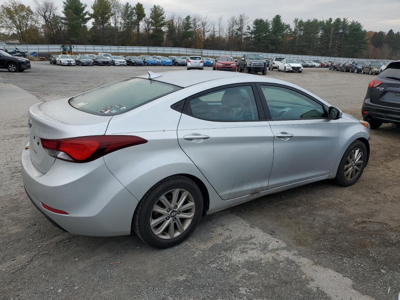 2015 HYUNDAI ELANTRA SE photo 5