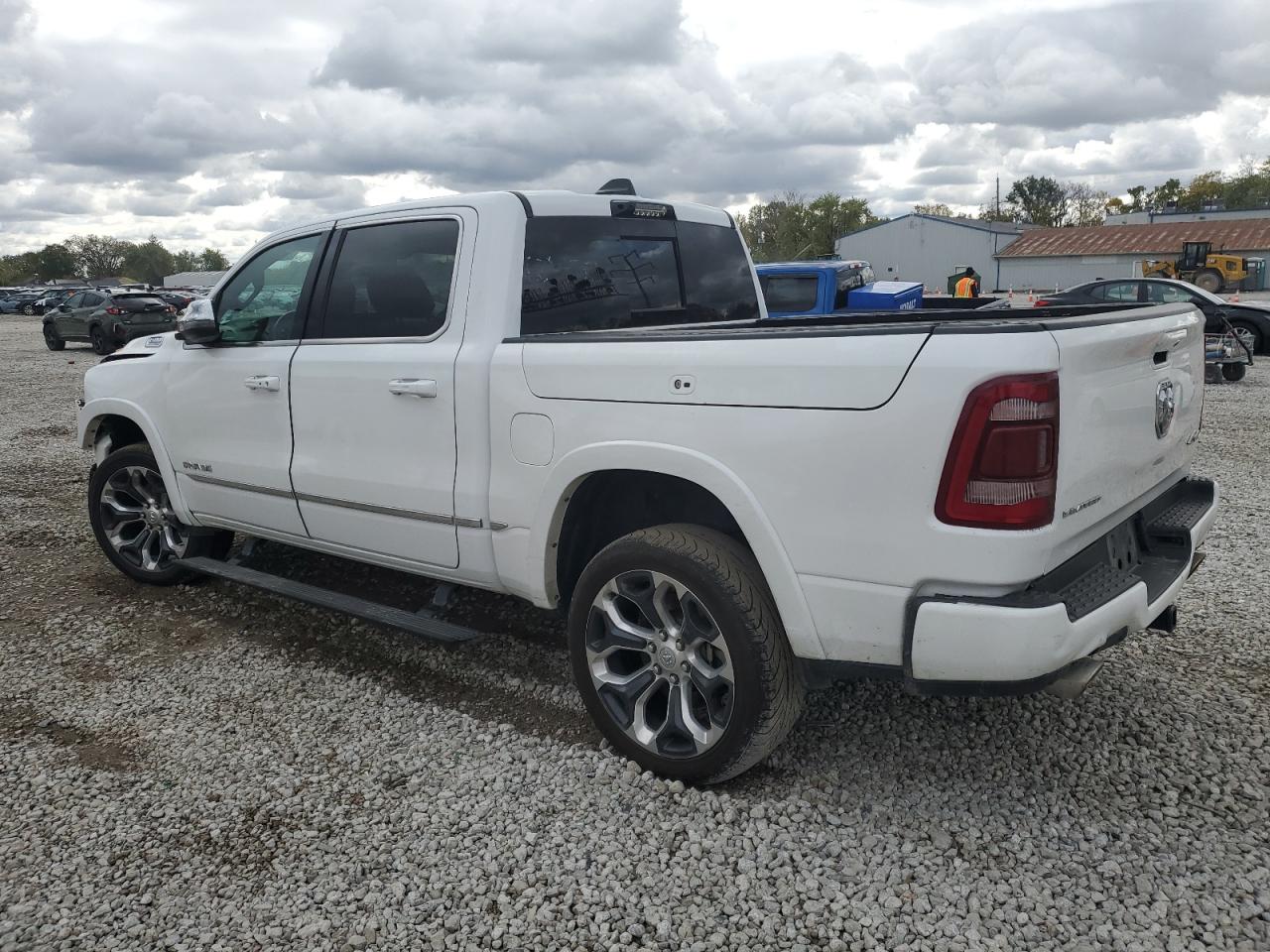 2023 RAM 1500 photo 3