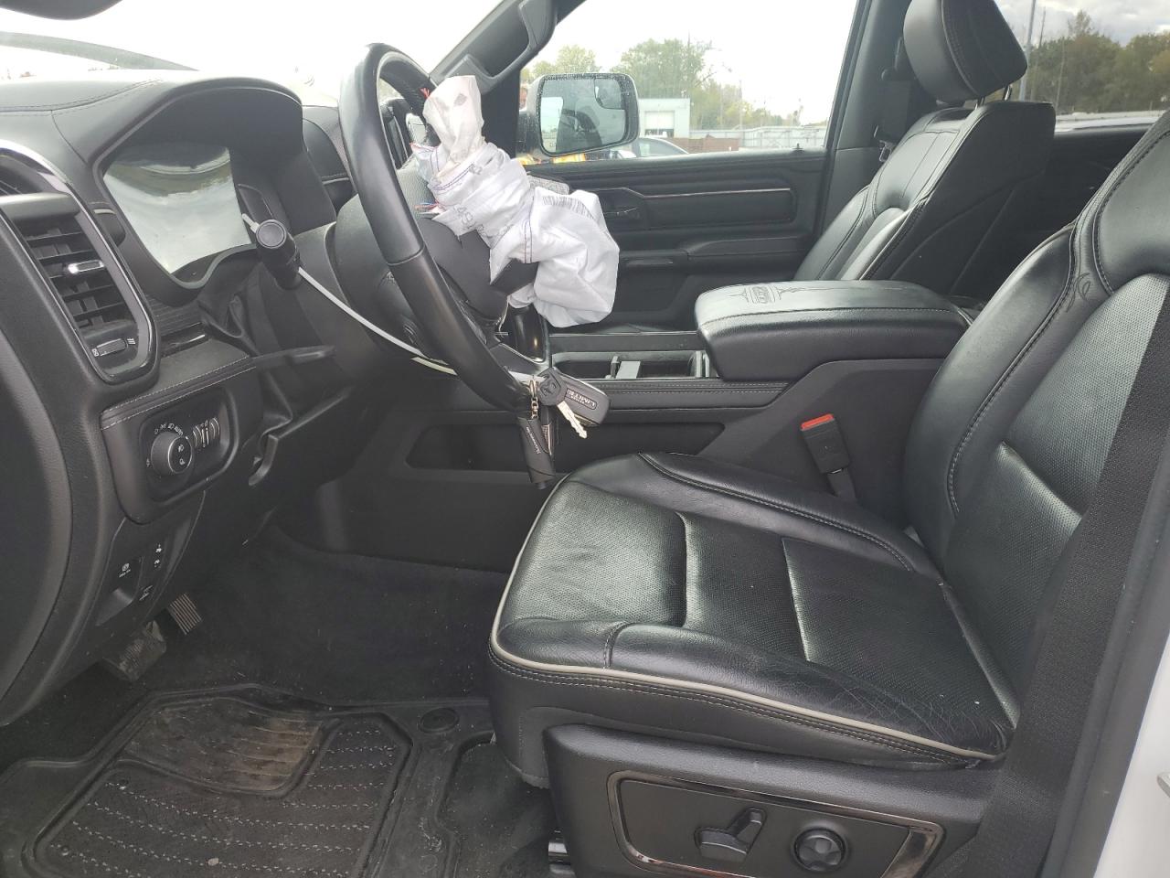 2023 RAM 1500 photo 13