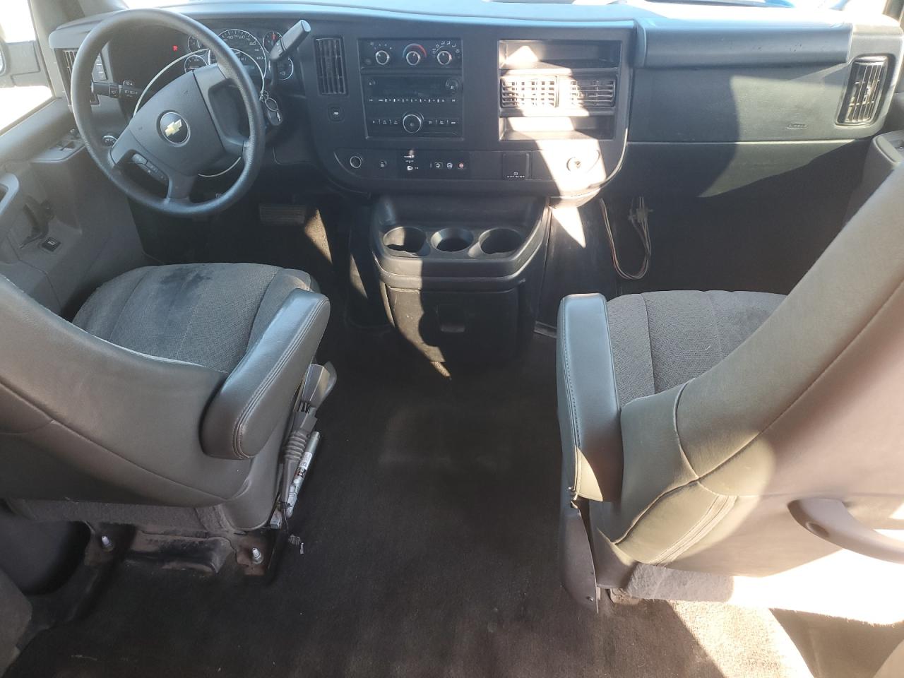 2018 CHEVROLET EXPRESS G3500 LT photo 8