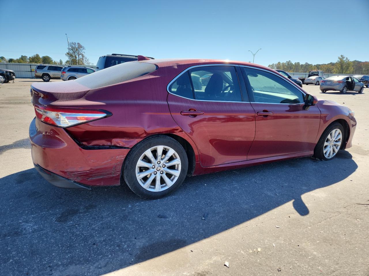 2020 TOYOTA CAMRY LE photo 3