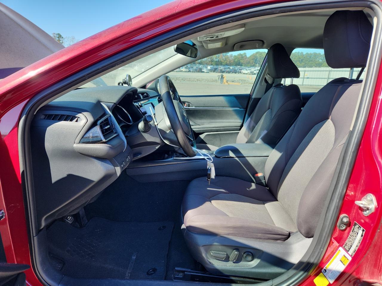 2020 TOYOTA CAMRY LE photo 7