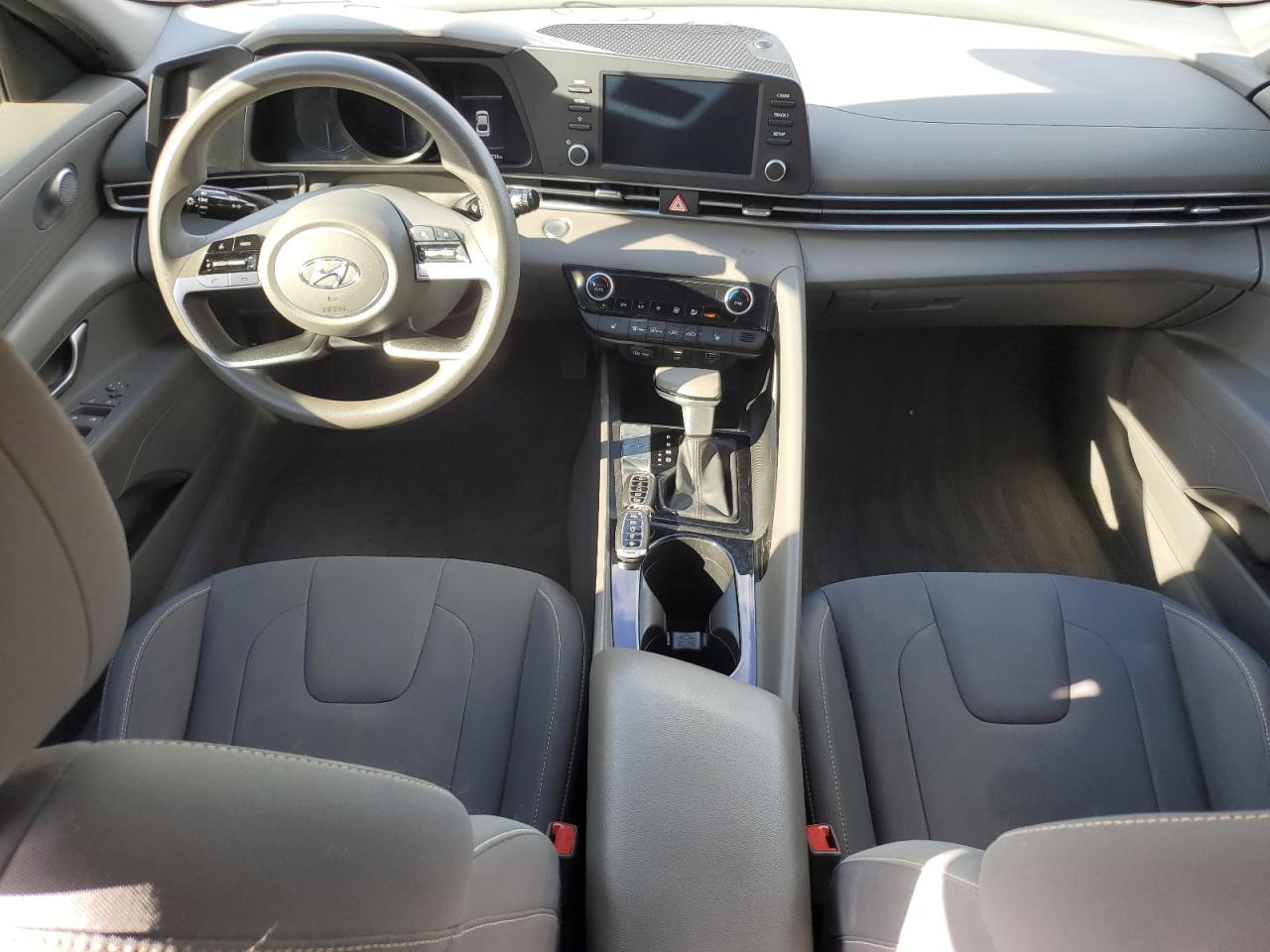 2021 HYUNDAI ELANTRA photo 8