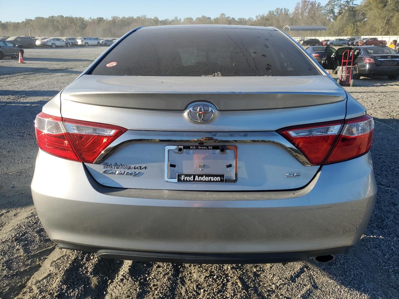 2017 TOYOTA CAMRY SE photo 16