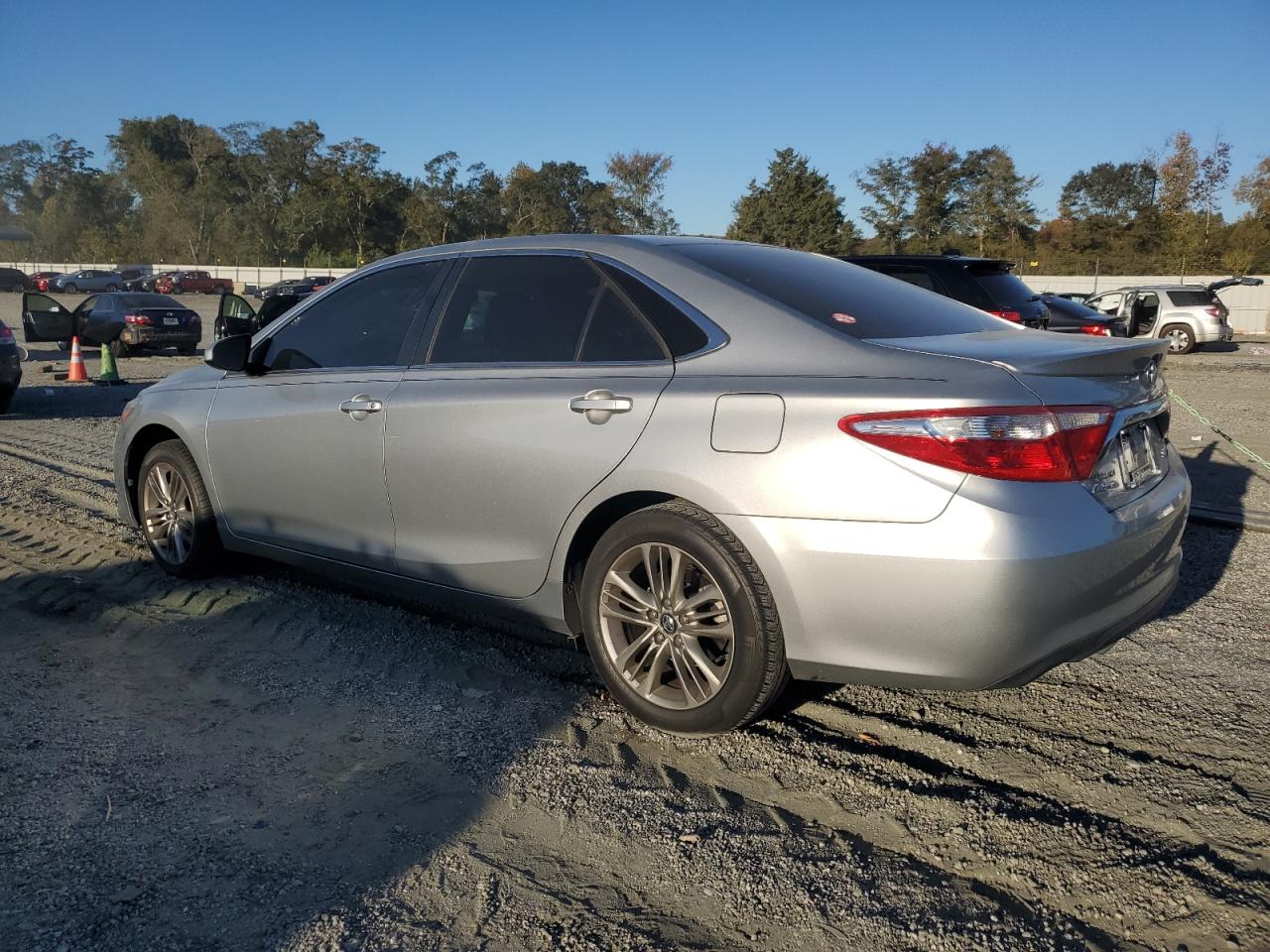 2017 TOYOTA CAMRY SE photo 4