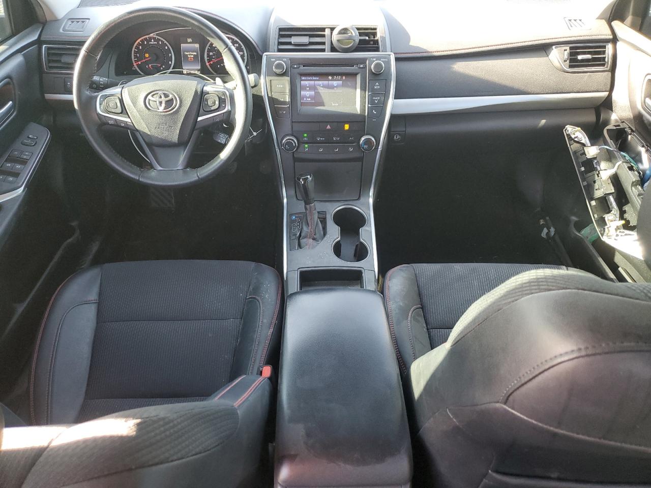 2017 TOYOTA CAMRY SE photo 22
