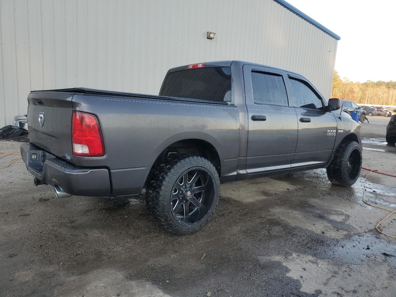 2016 RAM 1500 SLT photo 3