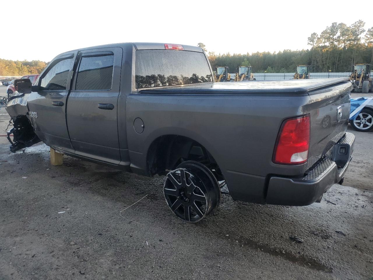2016 RAM 1500 SLT photo 2