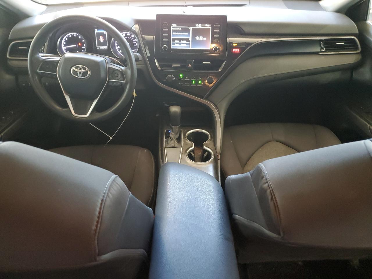 2021 TOYOTA CAMRY LE photo 22