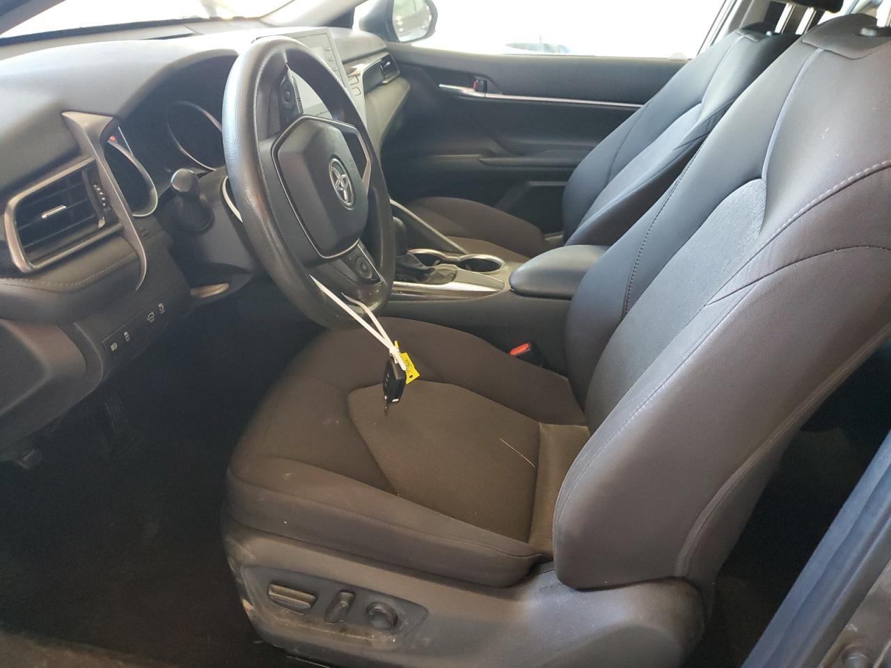2021 TOYOTA CAMRY LE photo 19