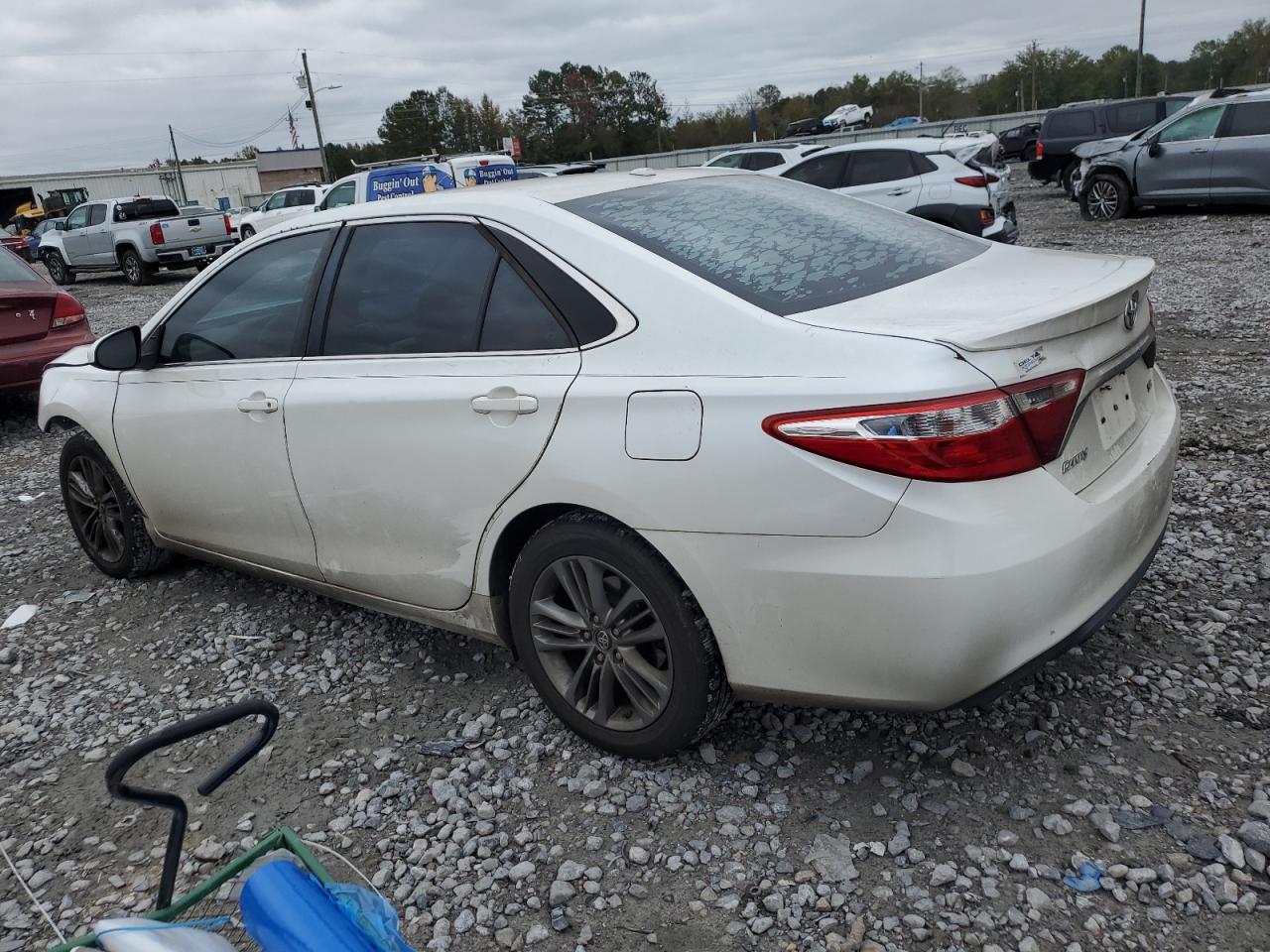2017 TOYOTA CAMRY LE photo 4