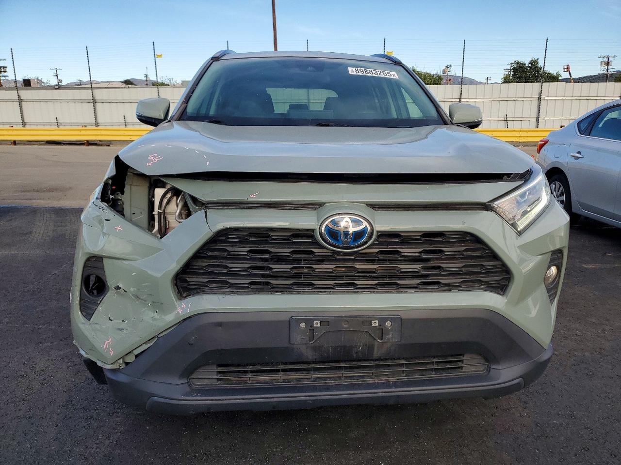 2021 TOYOTA RAV4 XLE photo 9