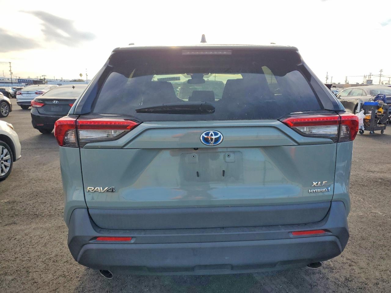2021 TOYOTA RAV4 XLE photo 11