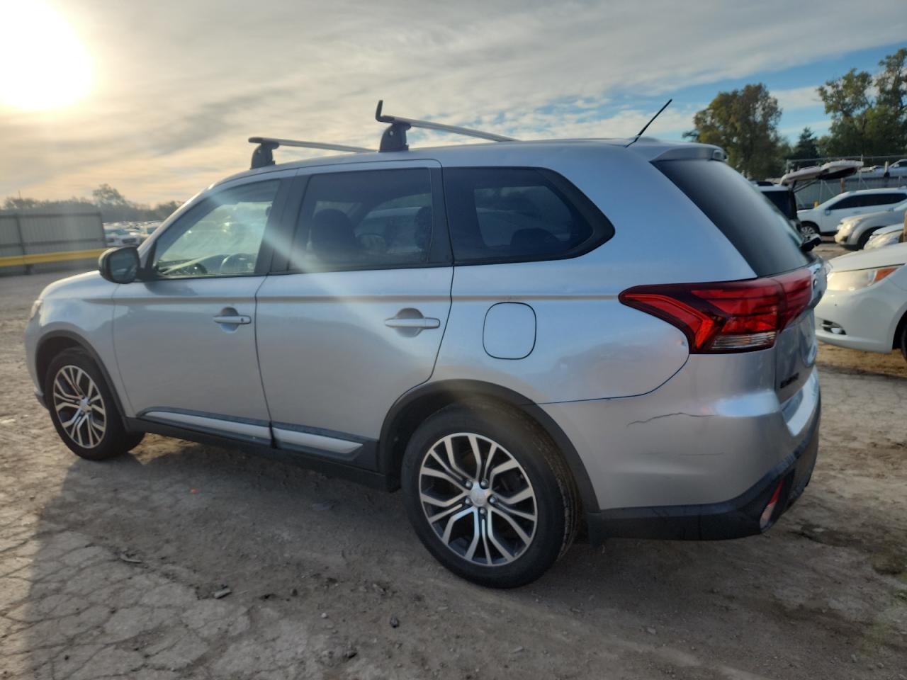 2016 MITSUBISHI OUTLANDER ES photo 3