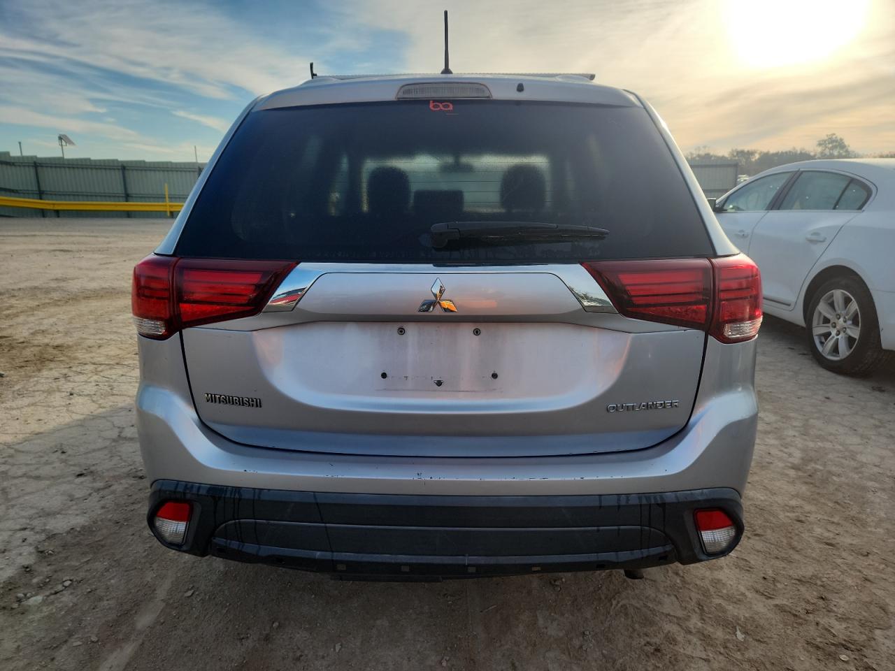2016 MITSUBISHI OUTLANDER ES photo 11