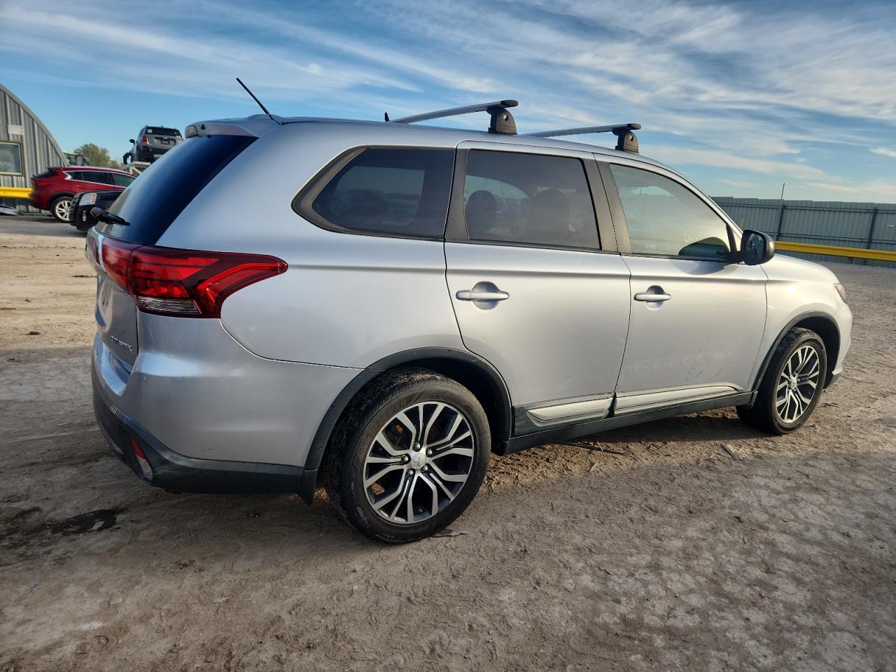 2016 MITSUBISHI OUTLANDER ES photo 5