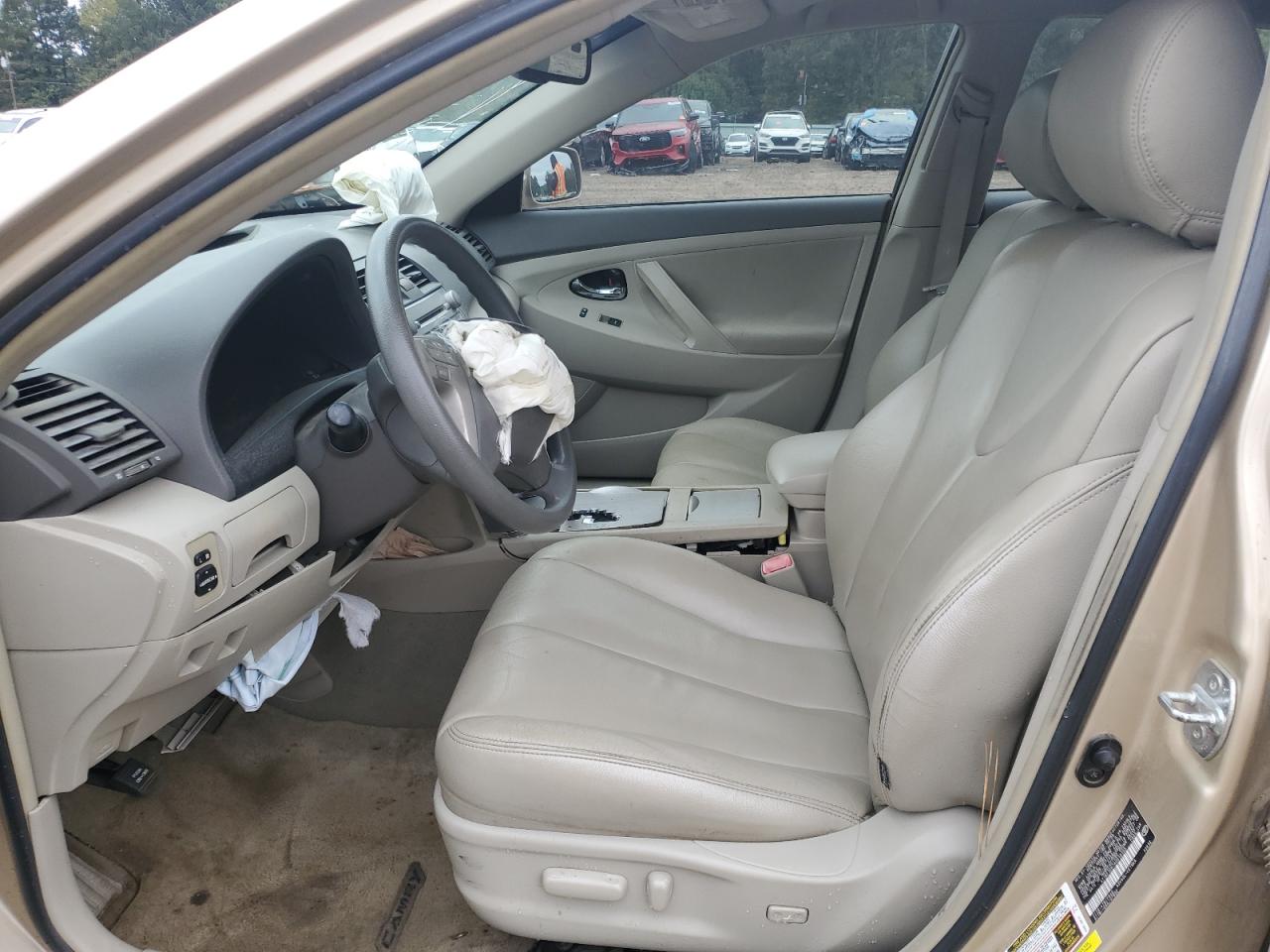 2010 TOYOTA CAMRY photo 13