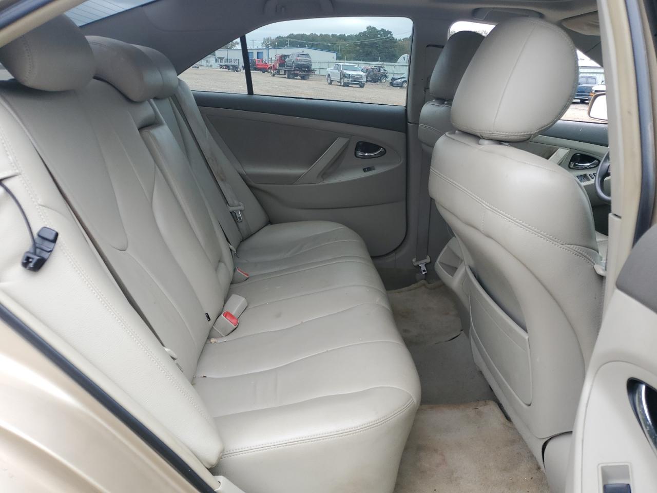 2010 TOYOTA CAMRY photo 19
