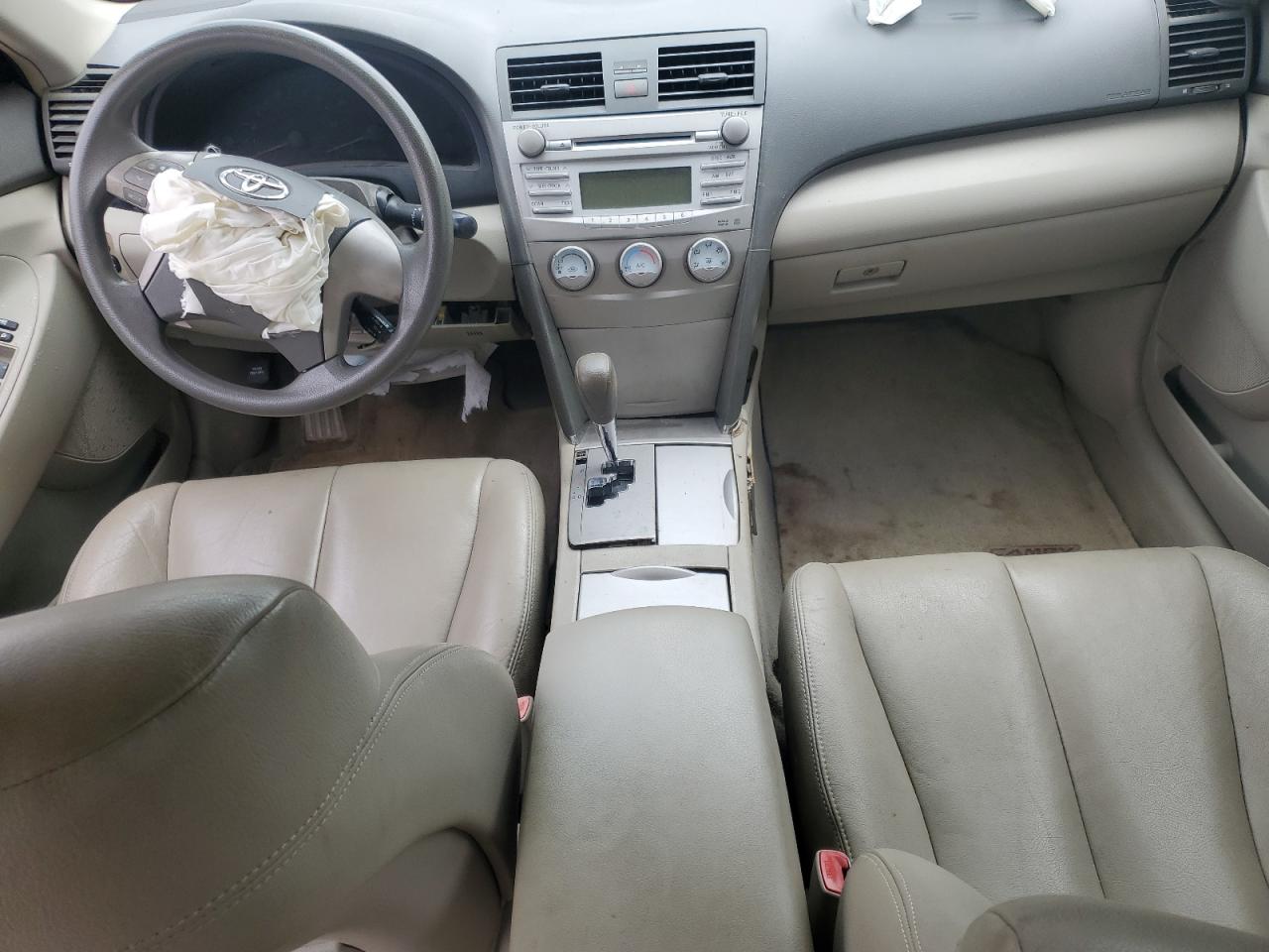 2010 TOYOTA CAMRY photo 15